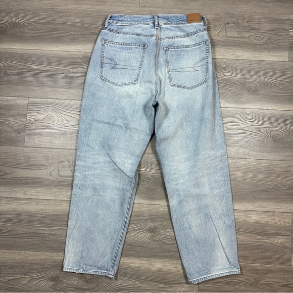 American‎ Eagle 90s Boyfriend Jeans Distressed Light Wash Relaxed Fit Size 8 - Picture 3 of 3